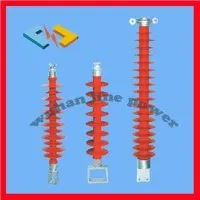 Brazos transversales aislantes compuestos para torres de celosía eléctrica