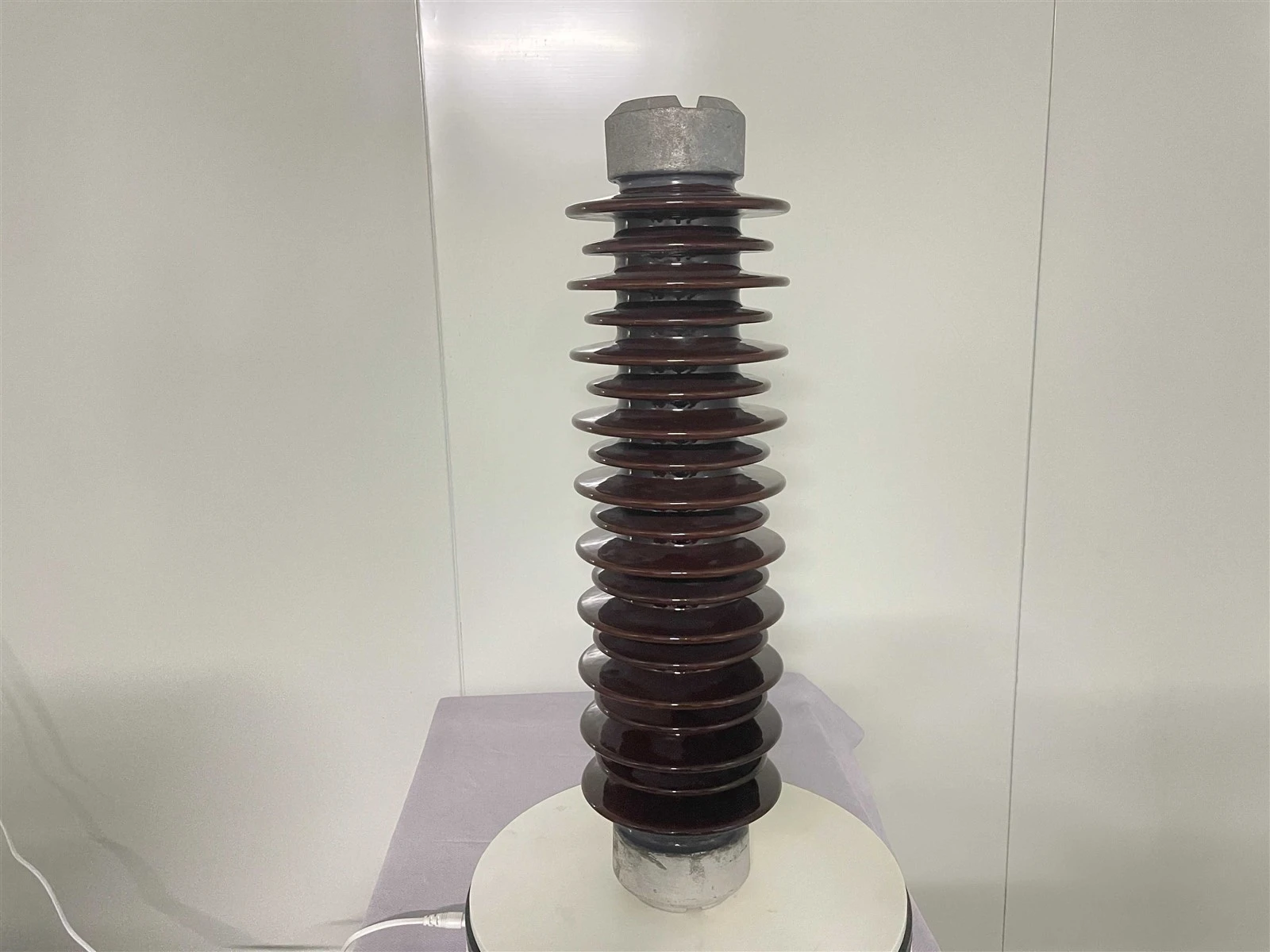 Durable porcelain insulators for power distribution